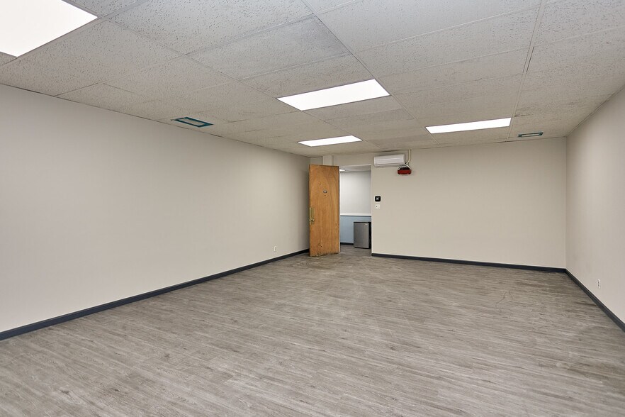 More Photos Of 2333 Beverly Blvd, Los Angeles Office For Lease