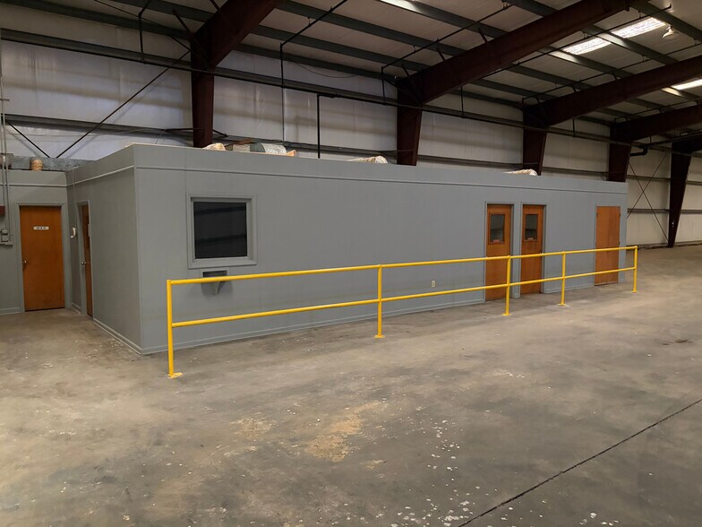 More Photos Of 551 York Rd, Blacksburg Warehouse For Sale
