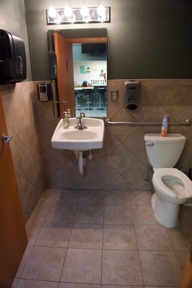 More Photos Of 6403-6443 Cecilia Cir, Edina Light Distribution For Lease