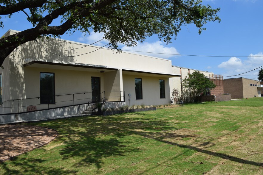 More Photos Of 9140 Premier Row, Dallas Distribution For Sale