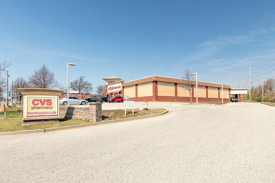 More Photos Of 9141 Olive Blvd, Olivette Drugstore For Sale