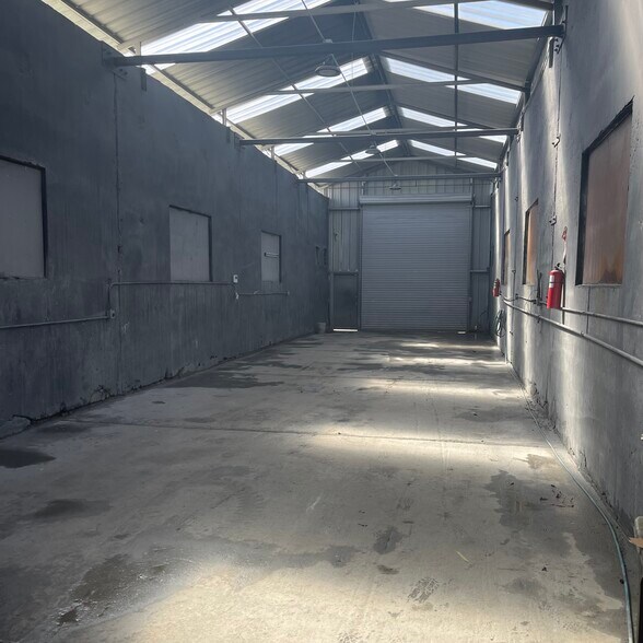 More Photos Of 2805 Los Flores Blvd, Lynwood Warehouse For Lease