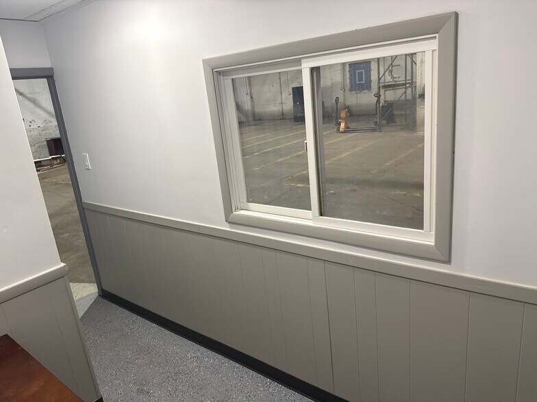 More Photos Of 4227 W 43rd St, Chicago Warehouse For Lease