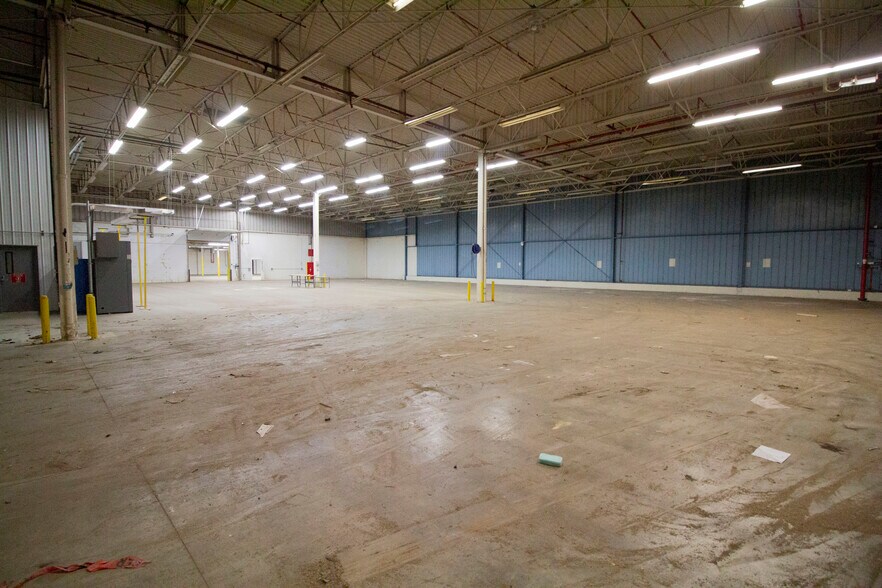 More Photos Of 126 Avenue C, Springfield Manufacturing For Sale