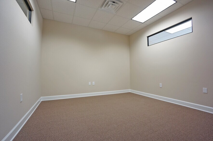 More Photos Of 12440 Emily Ct, Sugar Land Medical For Lease