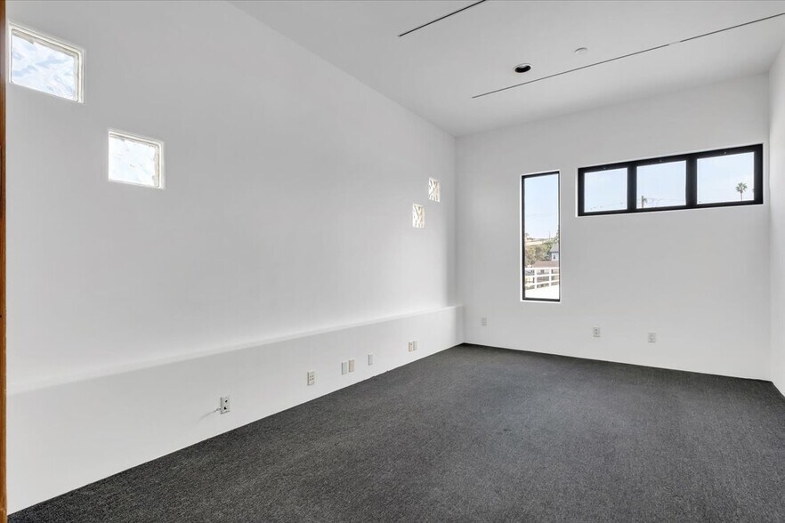 More Photos Of 2525 Main St, Santa Monica Office For Lease