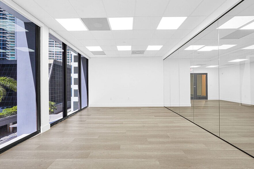 More Photos Of 1110 Brickell Ave, Miami Office For Sale