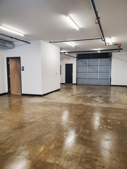More Photos Of 162 W Main St, Lewisville Storefront Retail Office For Lease