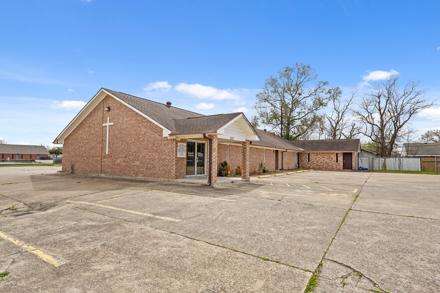 More Photos Of 3711 W Orem Dr, Houston Religious Facility For Sale