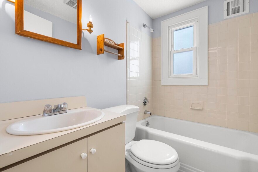 More Photos Of 128 Saltonstall Pky, East Haven Medical For Sale