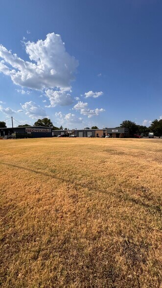More Photos Of 709 N Cowan Ave, Lewisville Land For Sale
