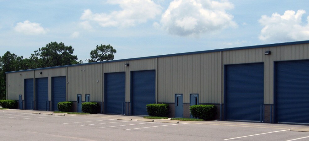 More Photos Of 1701-1729 Business Center Ln, Kissimmee General Retail For Lease