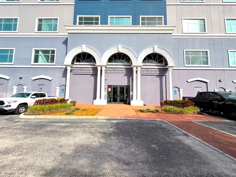 More Photos Of 1743 Park Center Dr, Orlando Medical For Lease