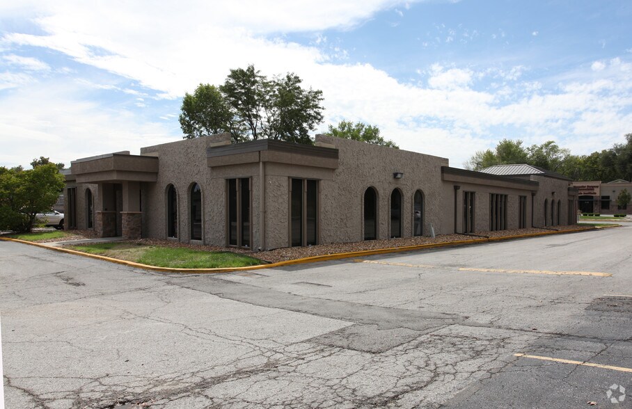 More Photos Of 10000 W 75th St, Merriam Unknown For Lease