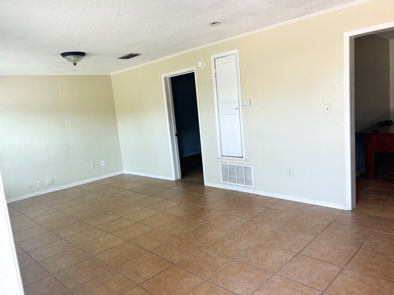More Photos Of 14 Ferry Ave, Saraland Office For Lease