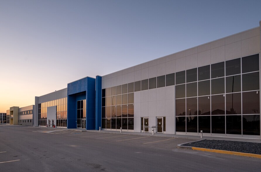 More Photos Of 615 Camiel Sys St, Winnipeg Distribution For Lease