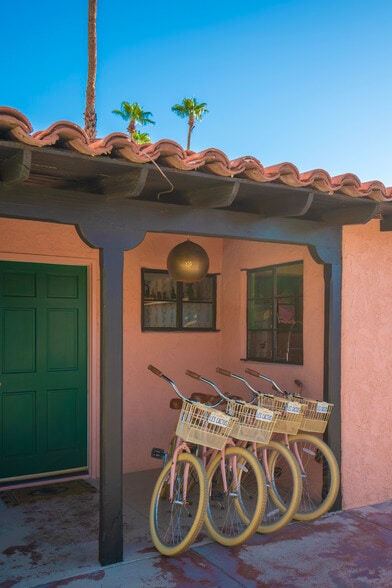 More Photos Of 555 S Warm Sands Dr, Palm Springs Hotel For Sale