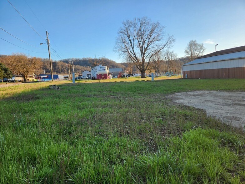 More Photos Of 107 13th St, Moundsville General Retail For Sale