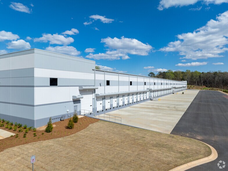 More Photos Of 2755 Forsyth Commerce Way, Cumming Distribution For Lease