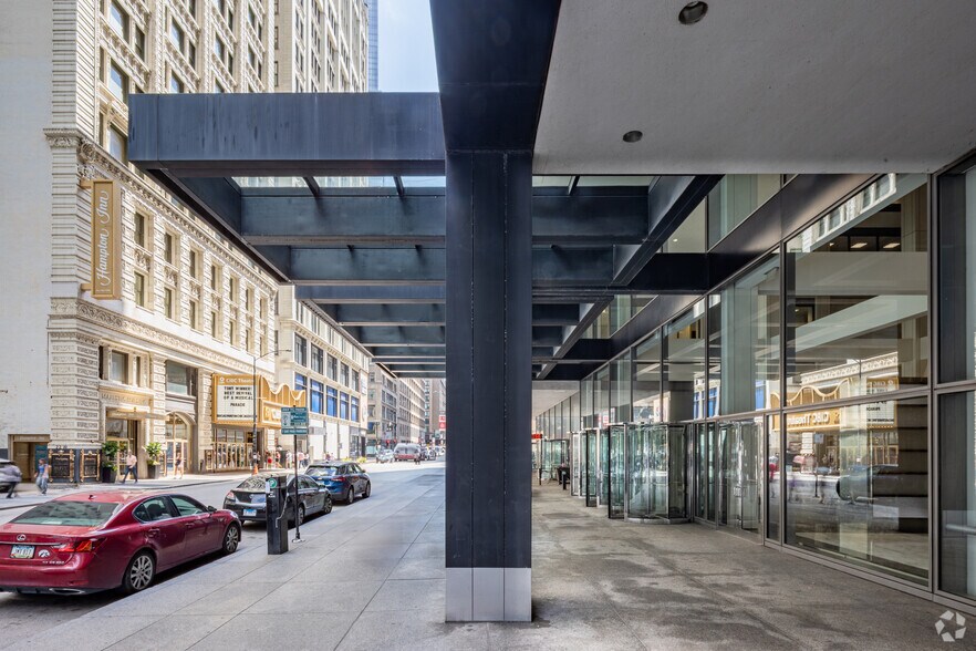 More Photos Of 33 W Monroe St, Chicago Office For Lease