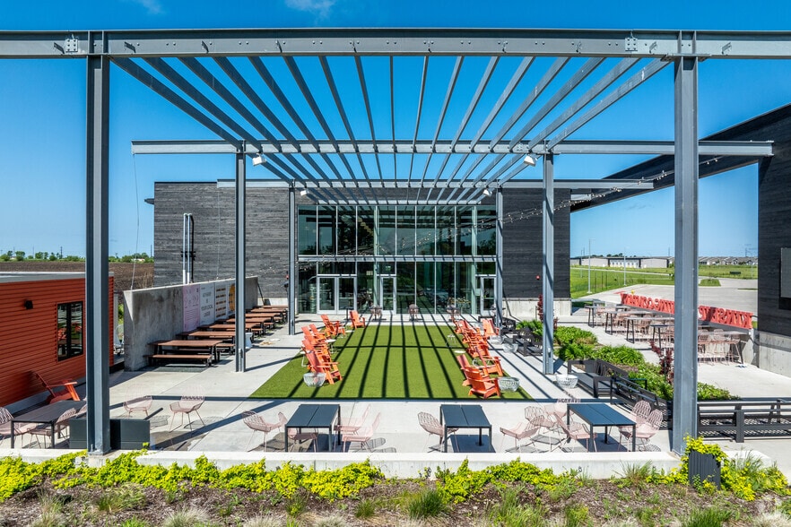 More Photos Of 255 NW Sunrise Dr, Waukee Light Manufacturing For Sale