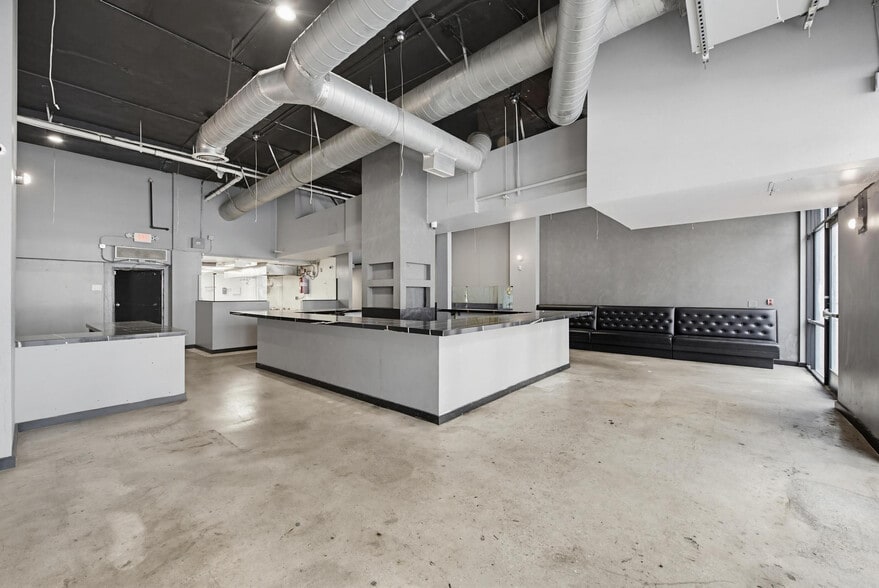 More Photos Of 212 W 5th St, Los Angeles Restaurant For Lease