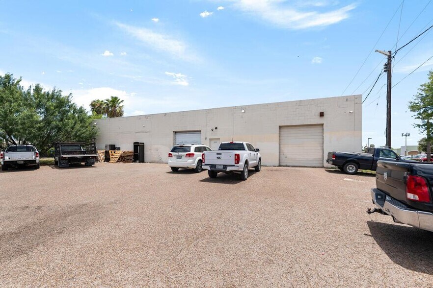 More Photos Of 3101 N 10th St, McAllen General Retail For Lease