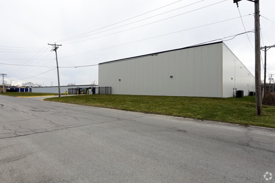 More Photos Of 16650 Albany Ave, Markham Self Storage For Lease
