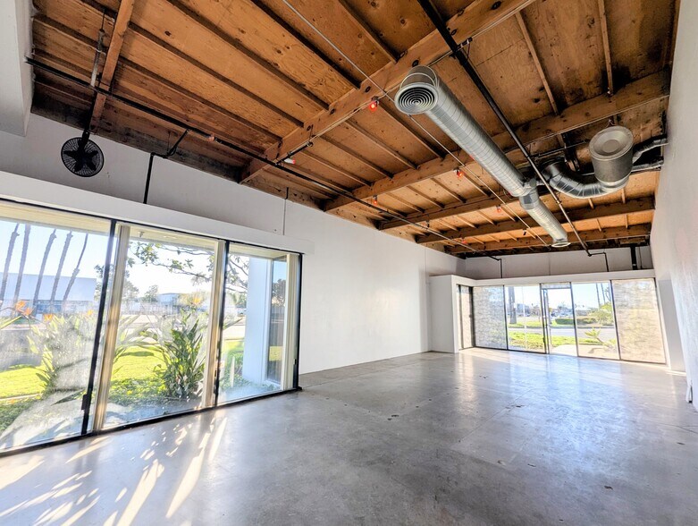 More Photos Of 601 Del Norte Blvd, Oxnard Warehouse For Lease