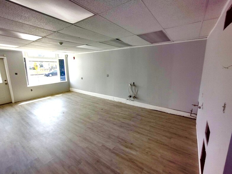 More Photos Of 4 S West Blvd, Newfield Storefront Retail Office For Lease