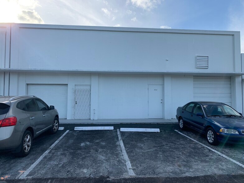 More Photos Of 1810 N Dixie Hwy, Hollywood Warehouse For Lease