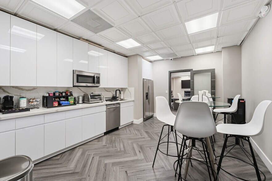 More Photos Of 520 NW 165th St, North Miami Beach Office For Sale