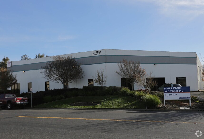 More Photos Of 5199 Fulton Dr, Fairfield Warehouse For Lease