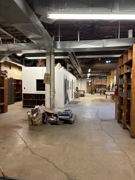 More Photos Of 1495 Keosauqua Way, Des Moines Service For Lease