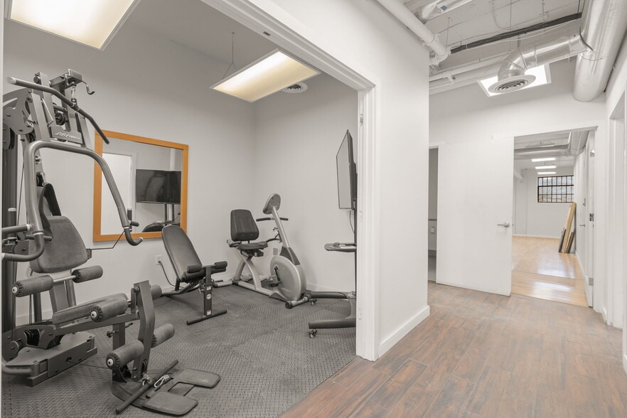 More Photos Of 9 Fowle St, Woburn Warehouse For Sale