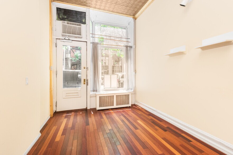 More Photos Of 319 W 47th St, New York Apartments For Lease