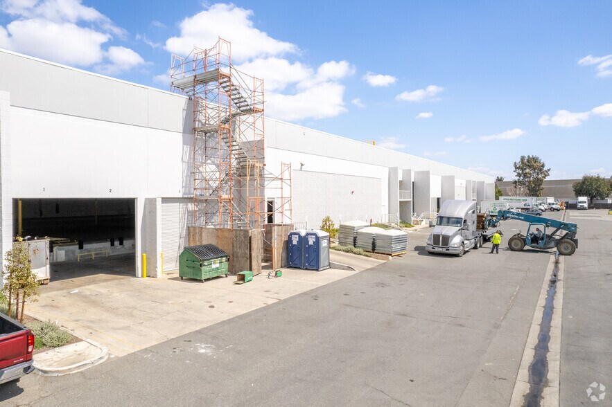 More Photos Of 13941 Norton Ave, Chino Warehouse For Lease