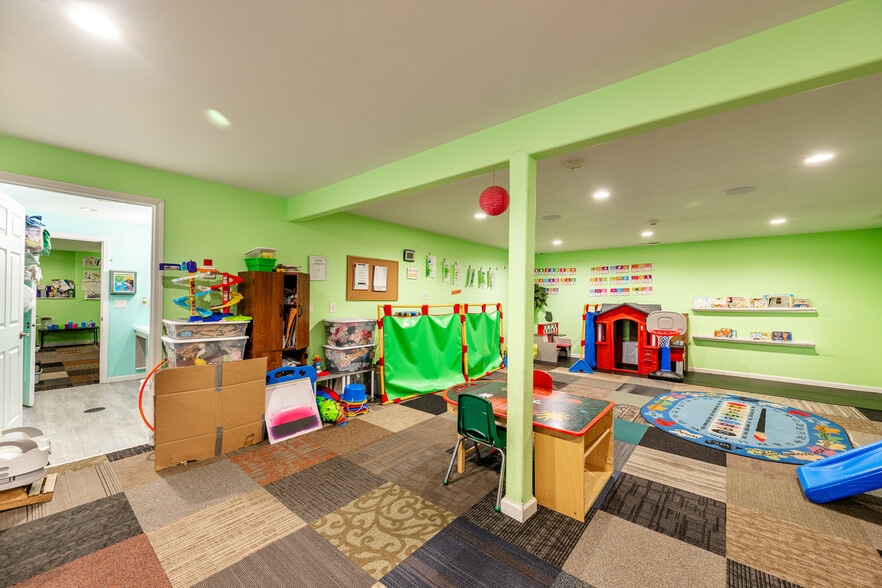 More Photos Of 751 Avoca Ave, Sheridan Daycare Center For Sale