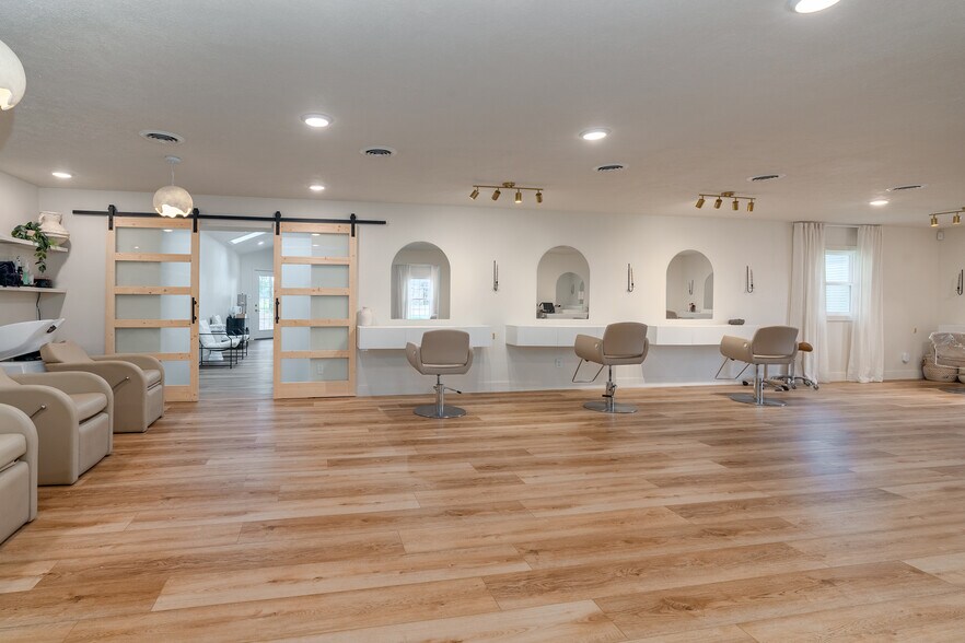 More Photos Of 709 N Carbon St, Marion Flex For Sale
