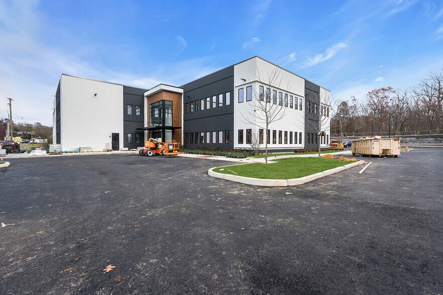 More Photos Of 705 Brewers Bridge Rd, Jackson Office For Lease