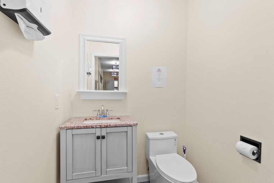 More Photos Of 601 Mary Lake Dr, Bryan Office Residential For Lease