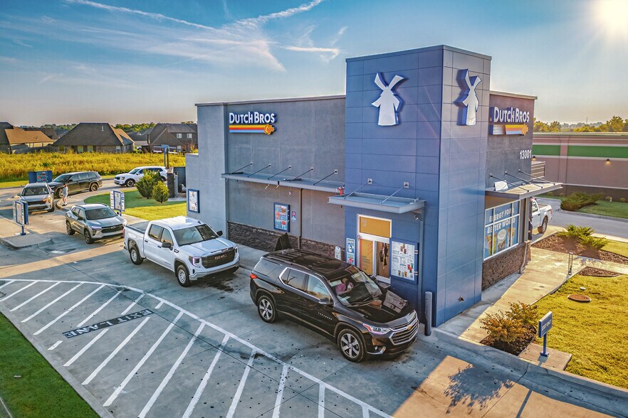 Primary Photo Of 13001 E 116th St N, Owasso General Retail For Sale