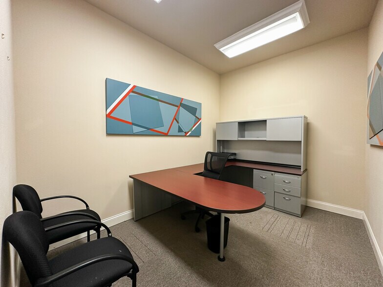 More Photos Of 170 Fitzgerald Rd, Lakeland Office For Lease