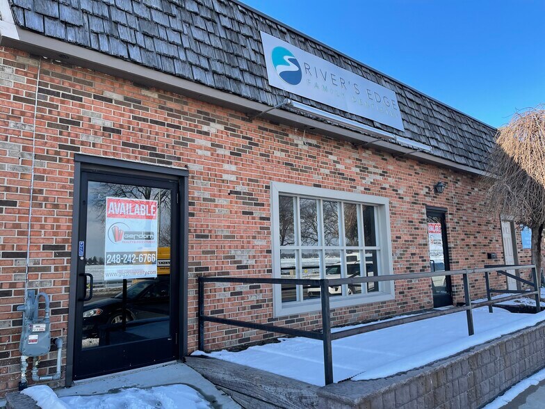 More Photos Of 201 N Riverside Ave, Saint Clair General Retail For Sale