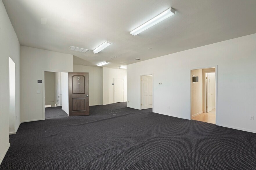 More Photos Of 2 N Main St, Lodi Storefront Retail Office For Sale