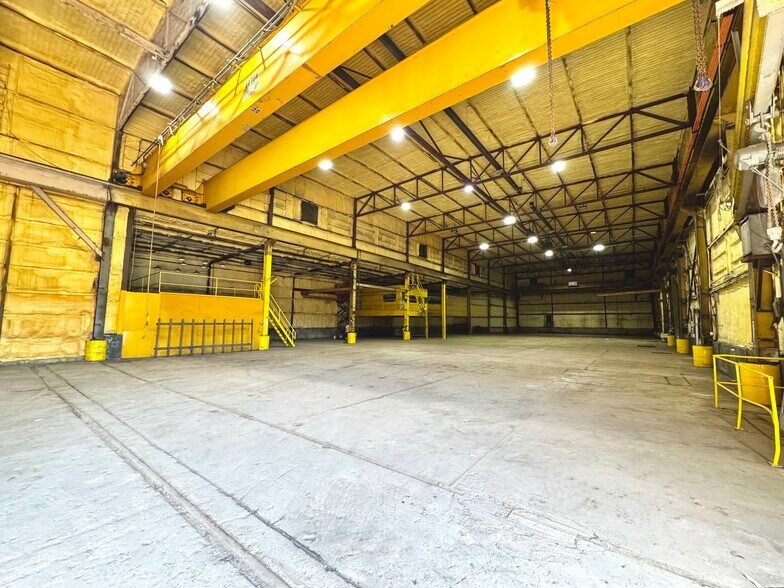 More Photos Of 2075 S Belmont Ave, Indianapolis Warehouse For Lease