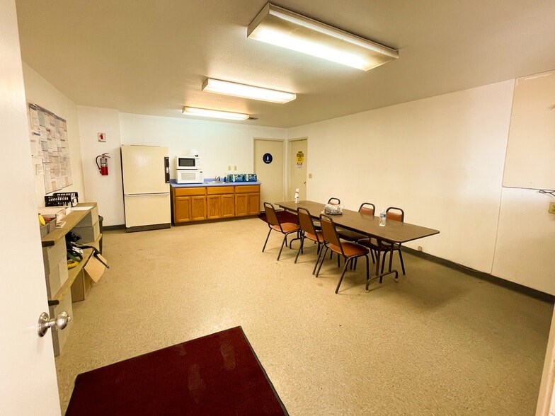 More Photos Of 2945 Niagara Rd, Colusa Manufacturing For Sale