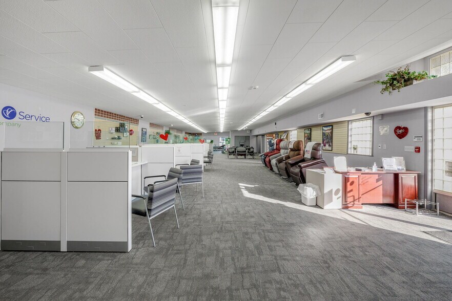 More Photos Of 2645-2655 W Central Ave, Toledo Showroom For Sale