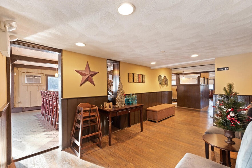 More Photos Of 251 Hampstead St, Methuen Flex For Sale