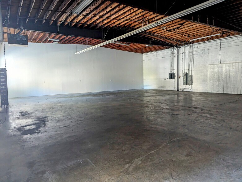 More Photos Of 2301-2323 W 190th St, Redondo Beach Industrial For Lease